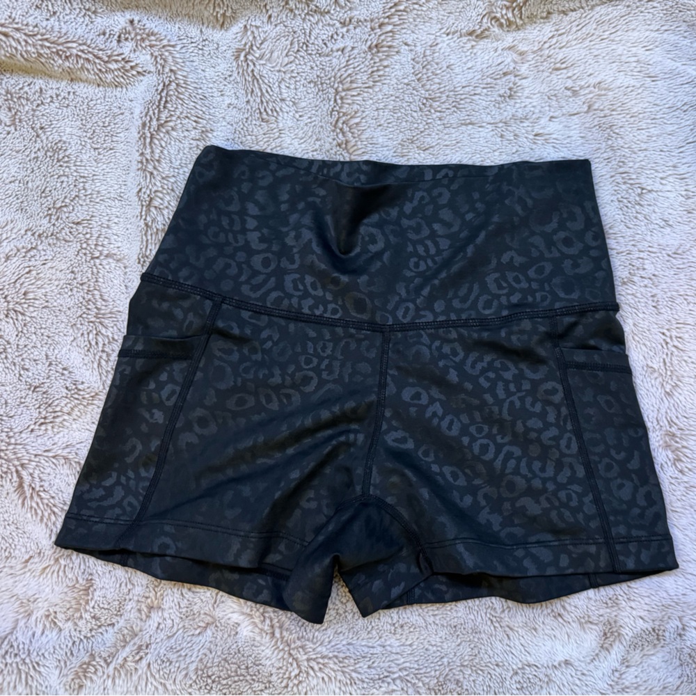 Used CVG Small 2.5 Hig Waistband Black Leopard Shortie
